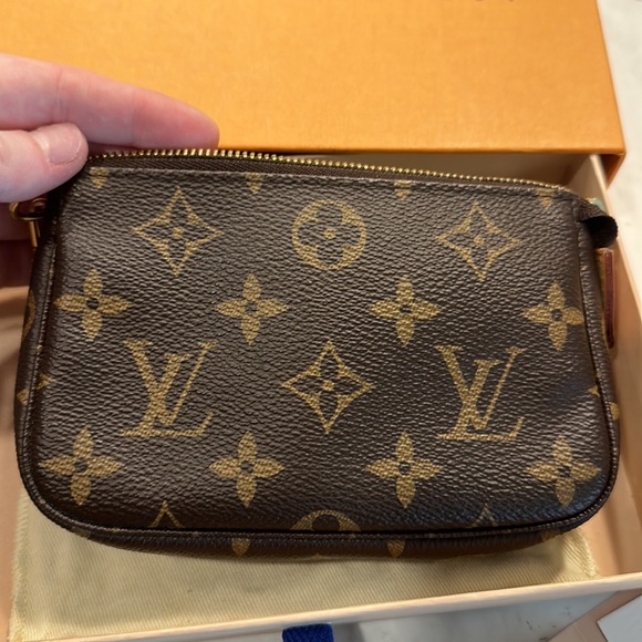 *AUTHENTIC* - Picture 14 of 15